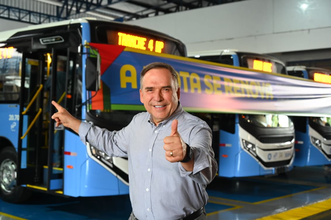 Mabel entrega 19 novos ônibus e destaca avanço na renovação da frota da Grande Goiânia