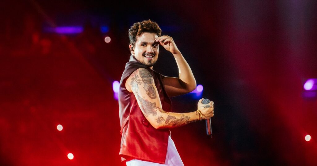 Luan Santana reúne mais de 30 mil pessoas em noite histórica em Goiânia