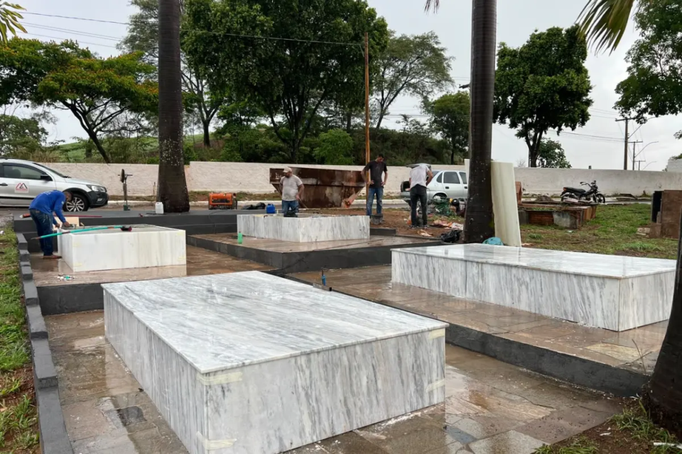 Túmulos de vítimas do Césio-137 passam por reforma em Goiânia às vésperas do Dia de Finados