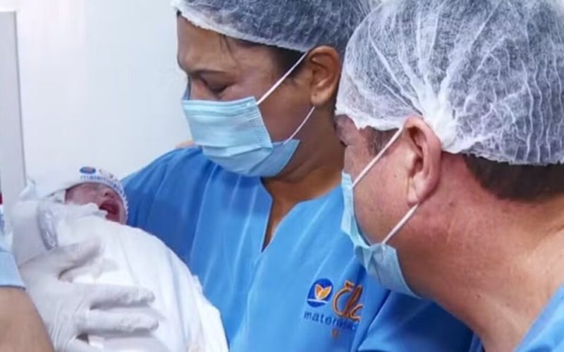 Mulher de 61 anos dá à luz como barriga solidária para sobrinha em Goiânia