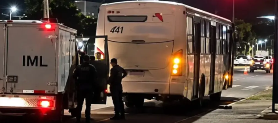 Mulher morre após ser atropelada por ônibus em Goiânia