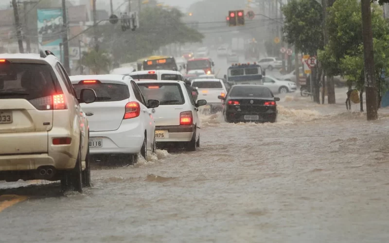 Frente fria deve causar tempestades em Goiás nesta semana