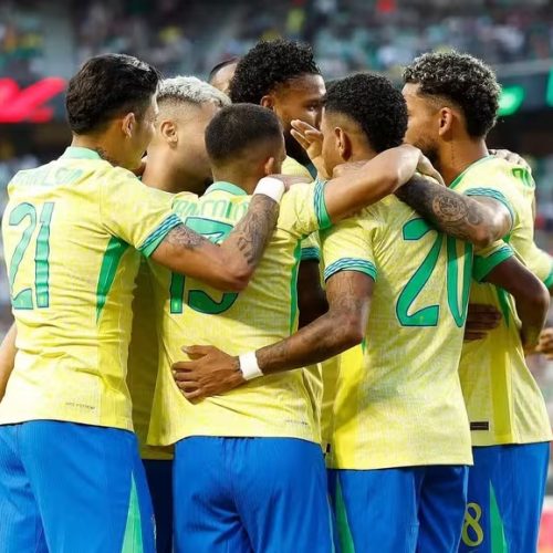 Brasil vence o Japão de virada e avança às oitavas de final da Copa do Mundo