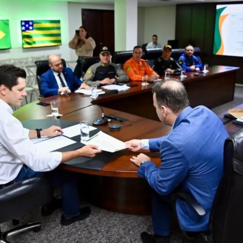 Em 1º ato como governador, Daniel se reúne com cúpula da segurança