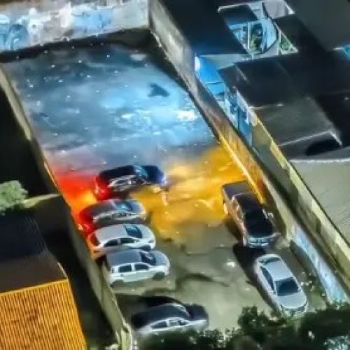 Terreno do Césio-137 é bloqueado após carros estacionarem no local em Goiânia