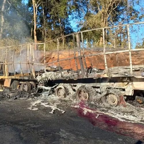 Caminhão explode e causa congestionamento de Professor Jamil a Goiânia na BR-153