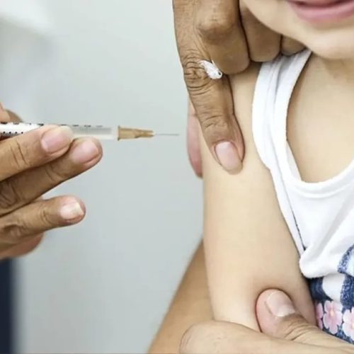 Com apelo aos pais, campanha de vacinação começa em Goiás