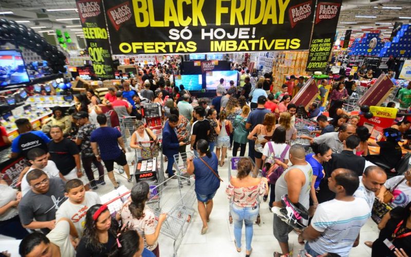 Comércio espera faturar R$ 738 milhões na Black Friday em Goiás